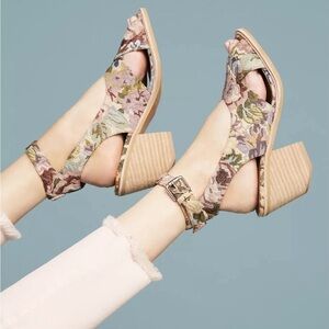 Jeffrey Campbell Centinela Sandals Size 10